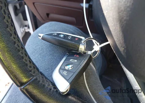 2016 BMW X1 xDrive28I из США, поврежденный, VIN WBXHT3C31G5F66365